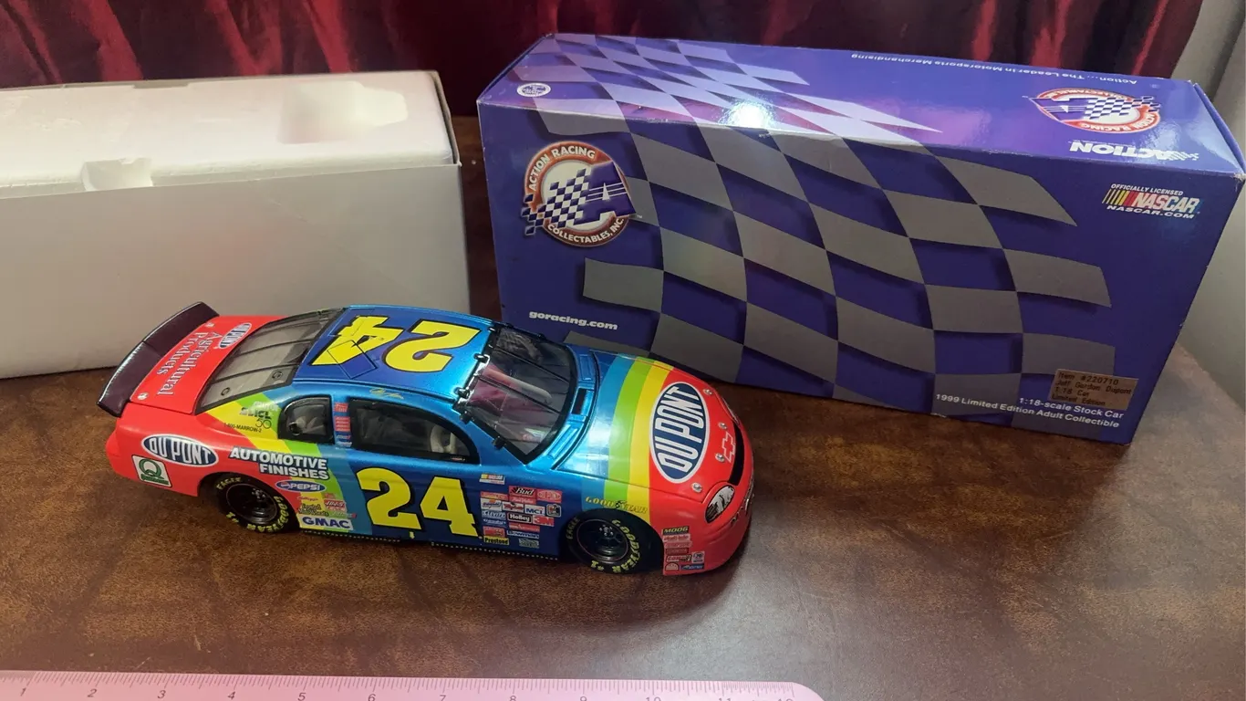 Action Racing NASCAR Jeff Gordon DuPont 1:18 Limited edition