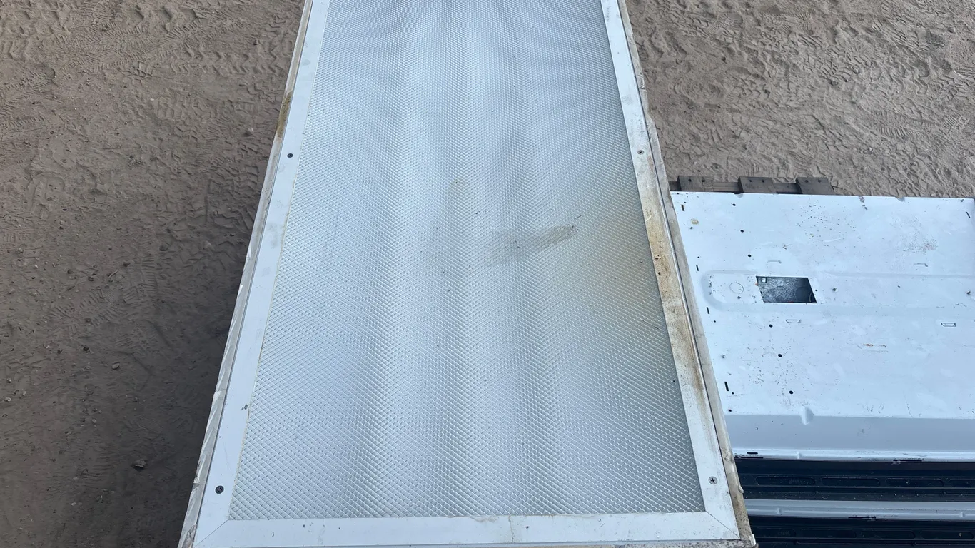 QTY OF COMMERCIAL OFFICE LIGHTING