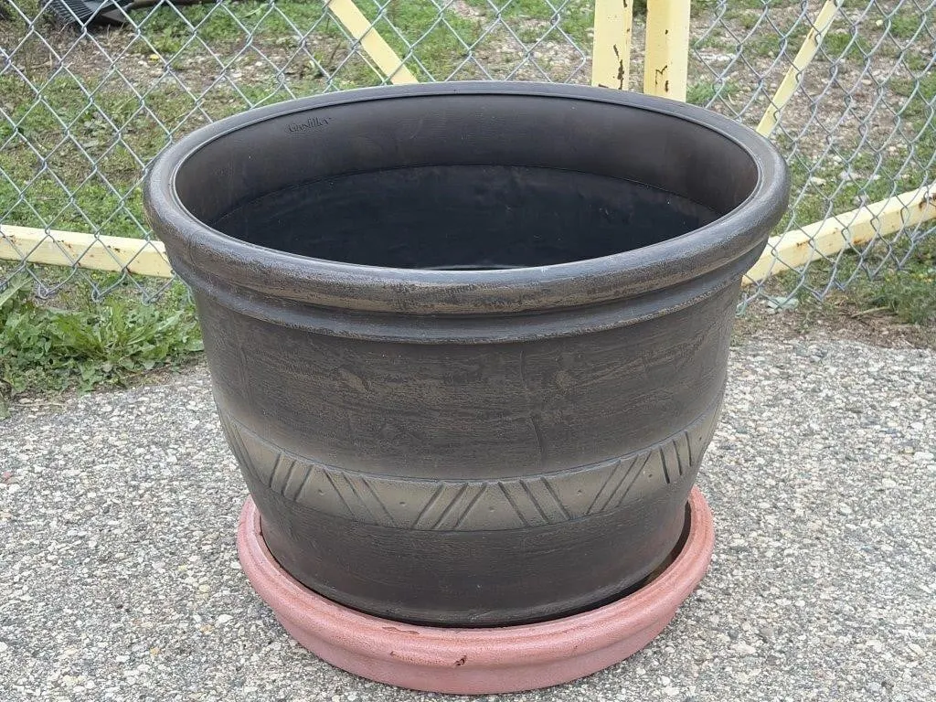 Large Planter - 23x18 inches