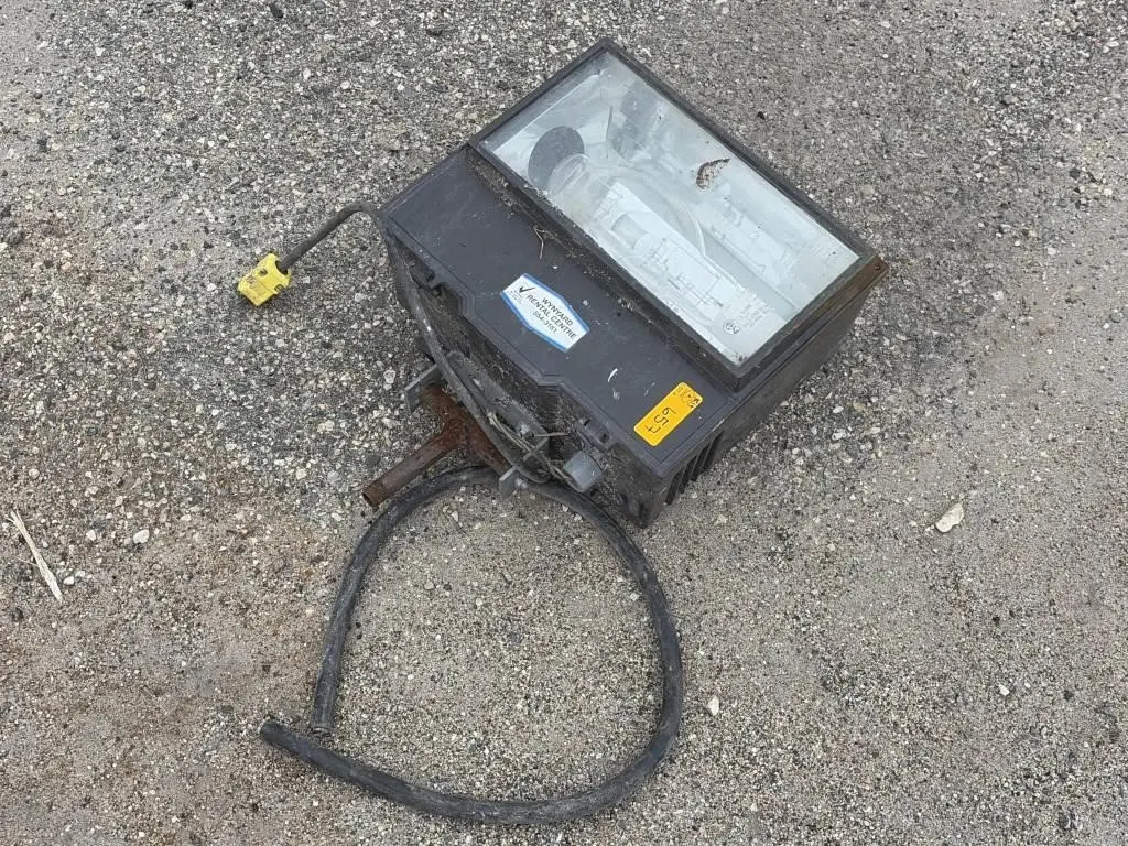 Outdoor high-intensity discharge (HID) f