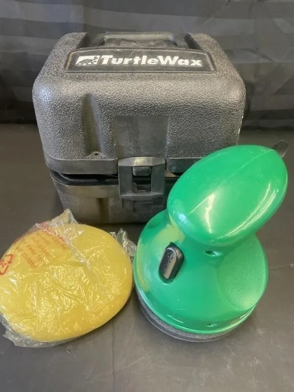 Turtle Wax Buffer/Polisher with case.