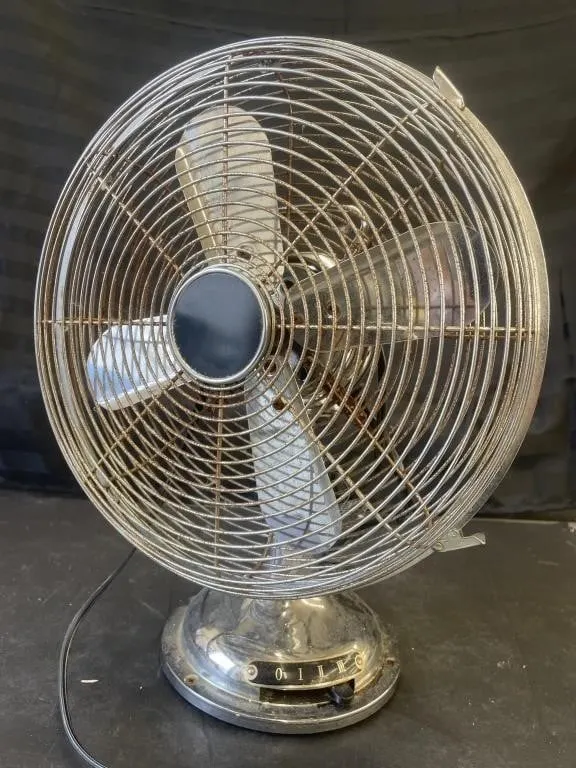 Retro chrome desk fan. Works. Some surface rust.