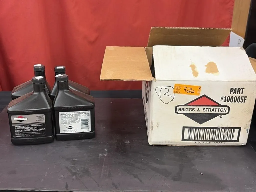12 Jugs of Briggs & Stratton Lawnmower Oil