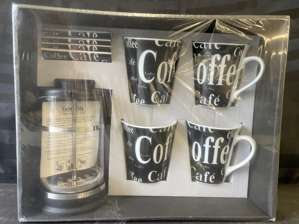 Caf� Ol� French Press and Mug Set. NIB