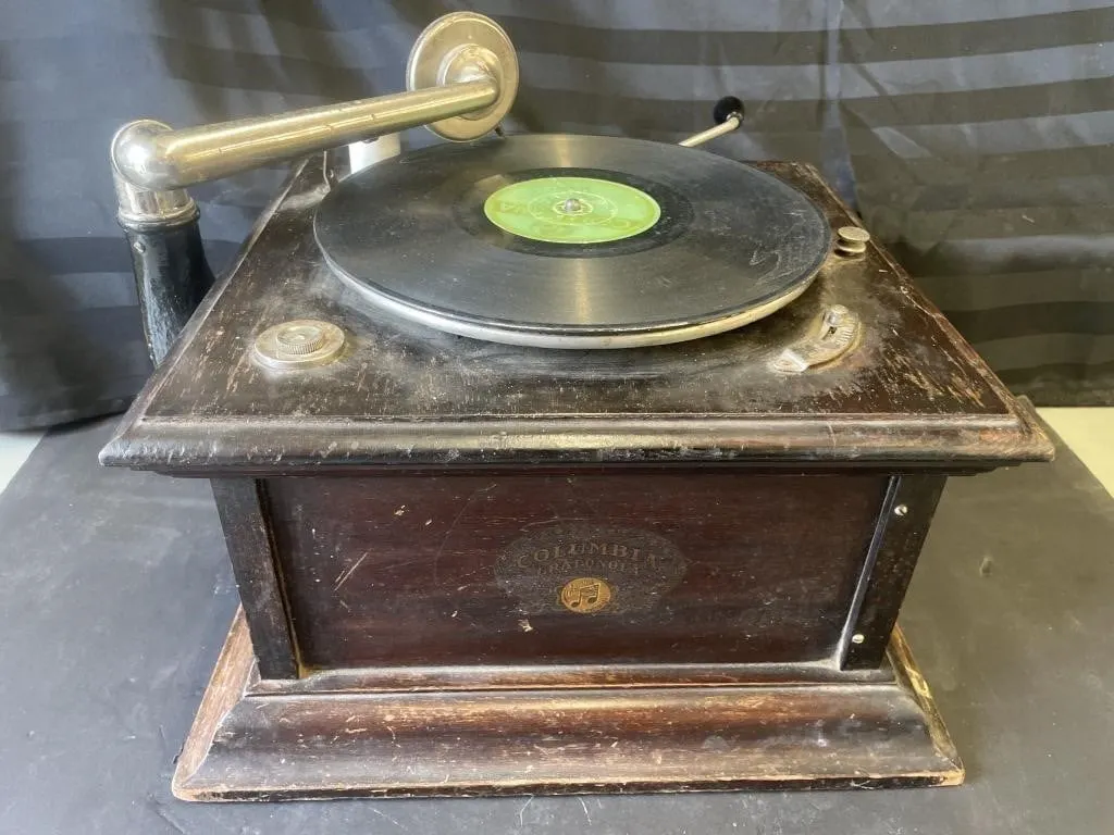 Antique tabletop Columbia Grafonola hand crank