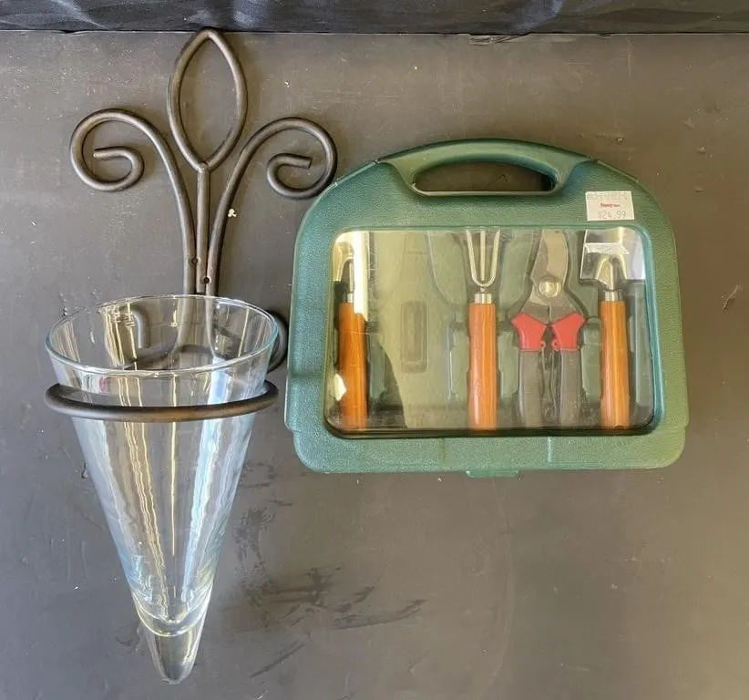 Wall sconce with glass vase and a set of mini