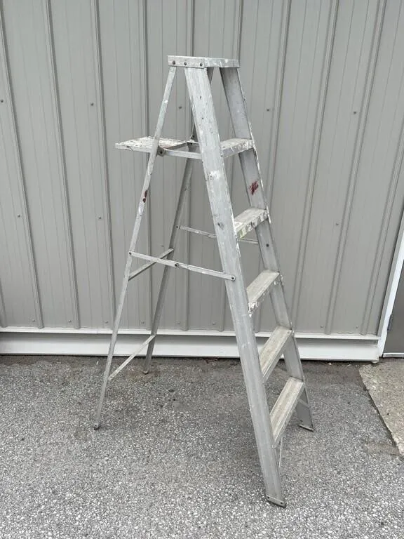 Aluminum Step Ladder