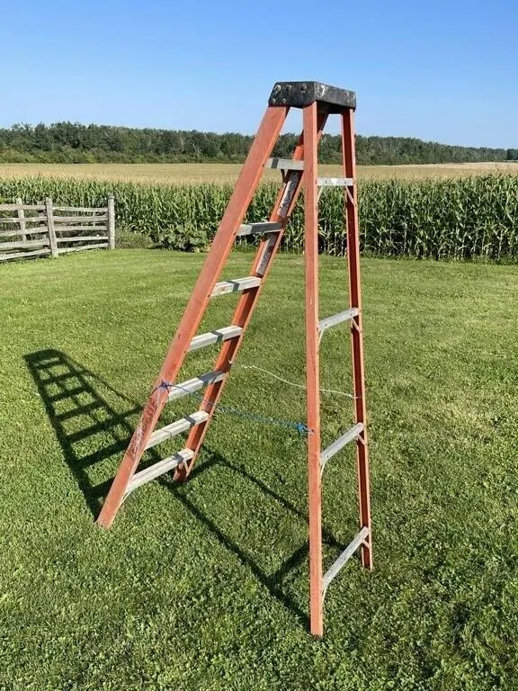 Fiberglass Step Ladder