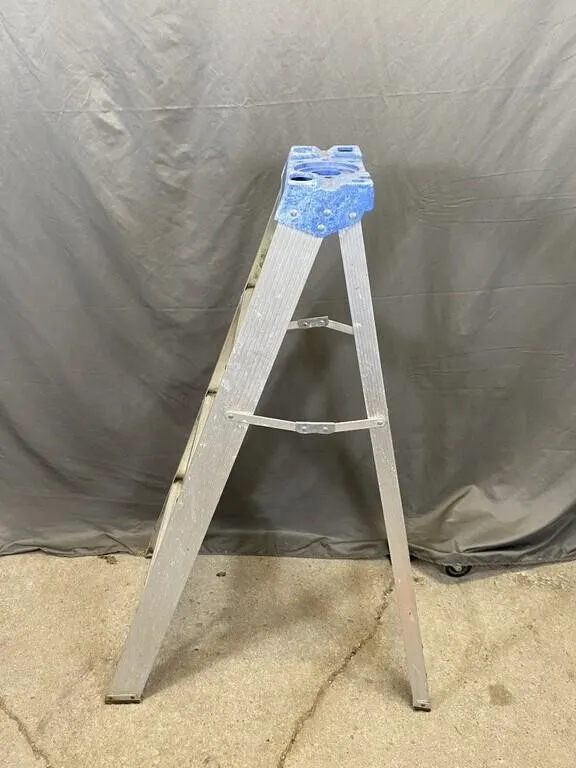 Fold Up Step Ladder