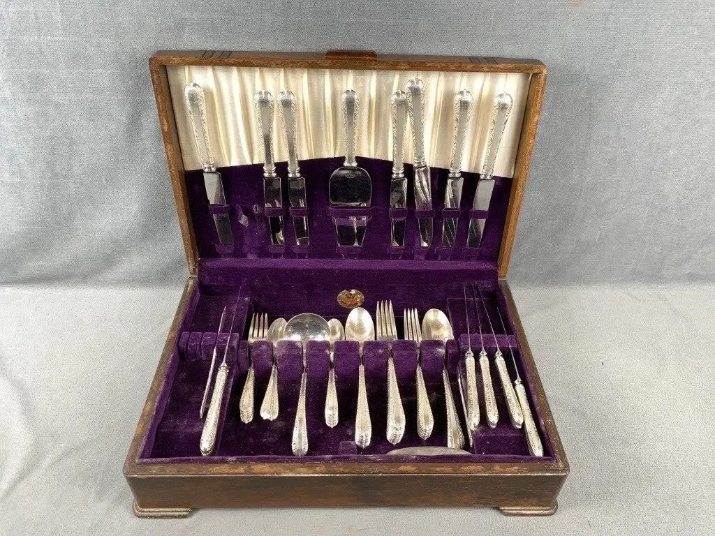 Collection of Kings Plate Flatware w Case