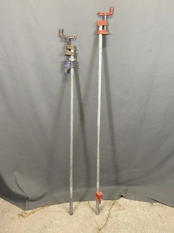 2 Pipe Clamps