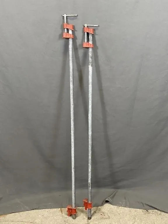 2 Pipe Clamps