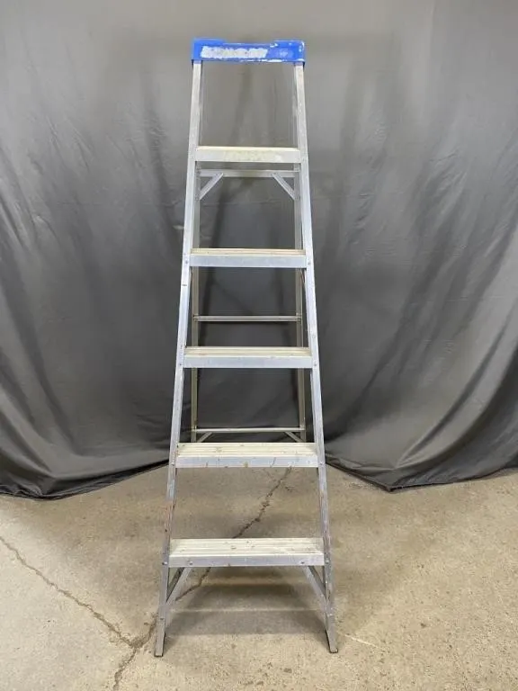 Aluminum Step Ladder