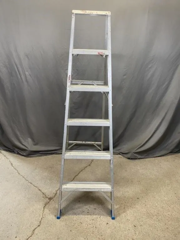 Aluminum Step Ladder