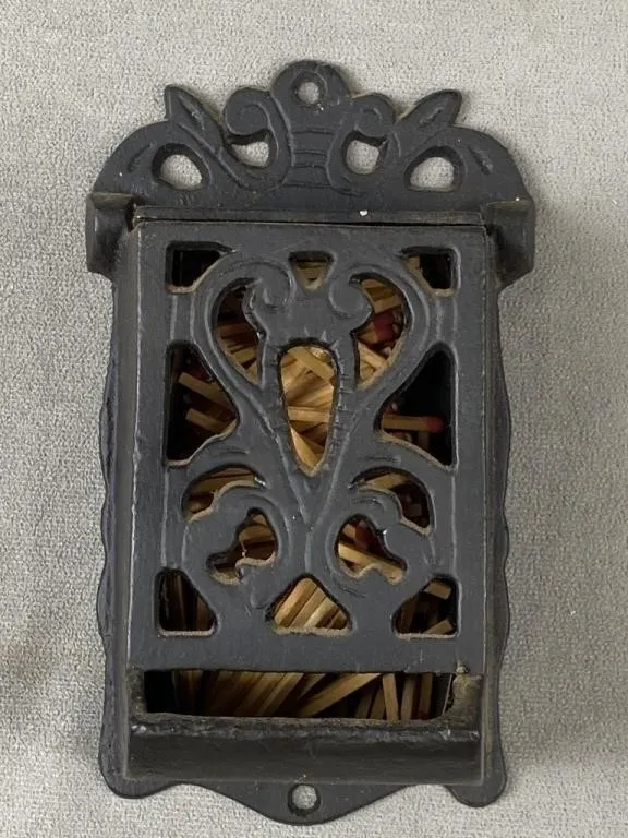 Wall Match Holder w Matches