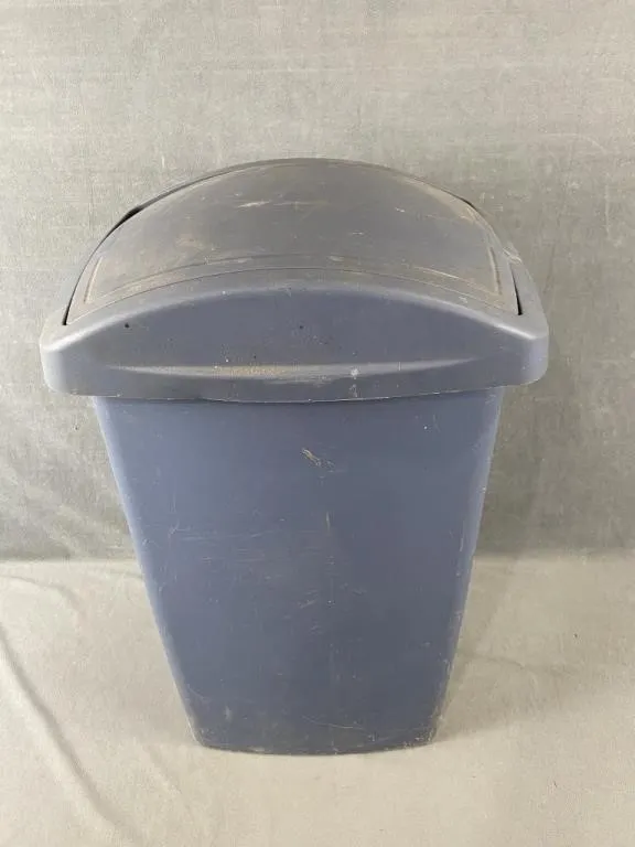 Garbage Bin w Extension Cords