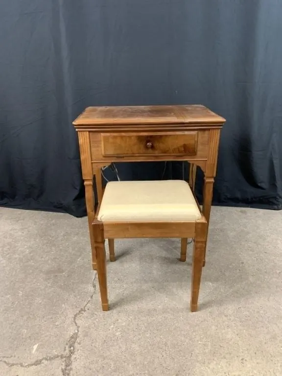 Singer Sewing Machine Stand w Stool