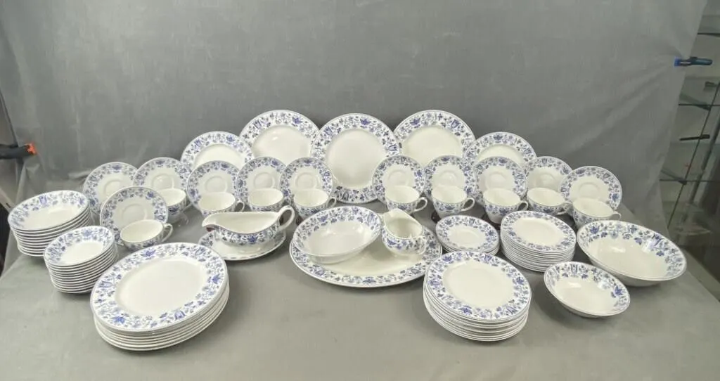 Windsor Ware Dinnerware Set