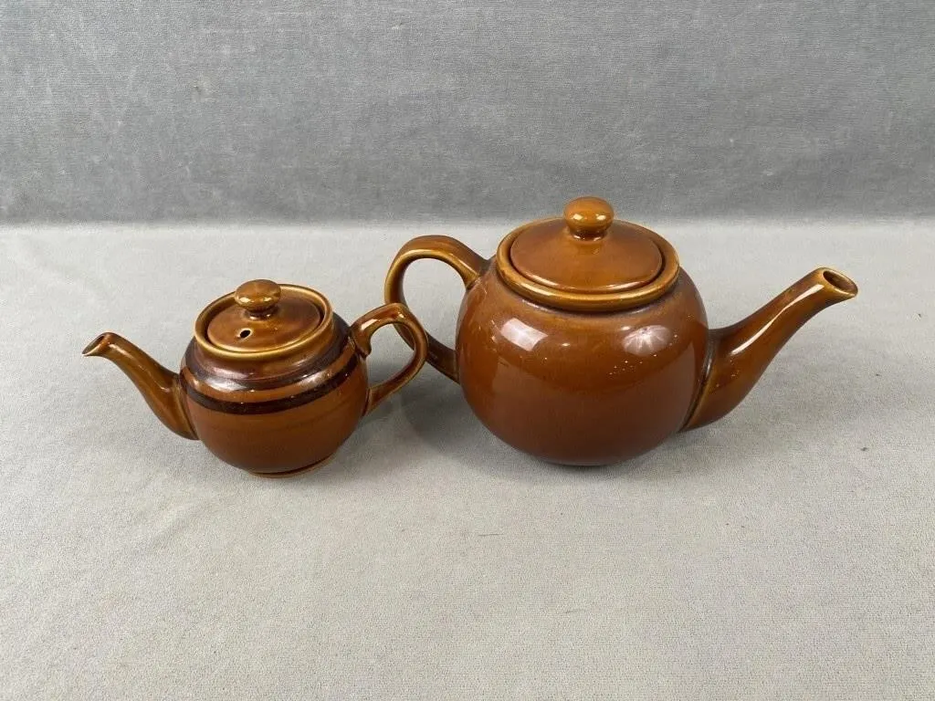 Pair of Tea Pots