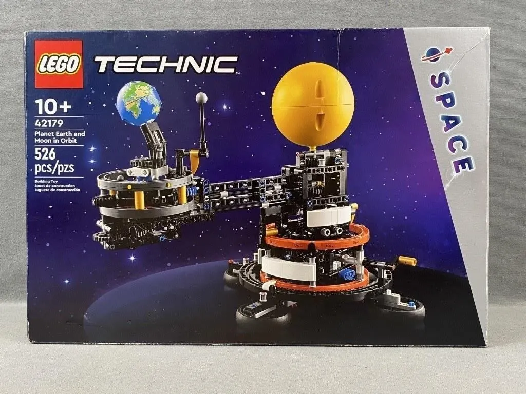 Lego Technic Earth & Moon Set