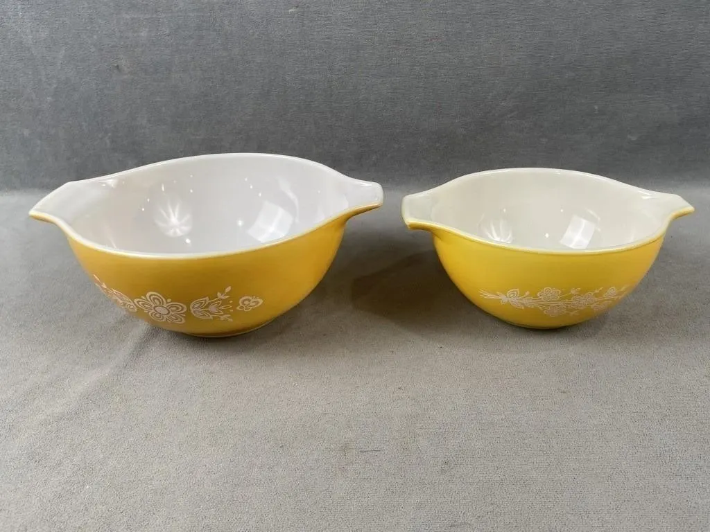 Pair of Pyrex Bowls