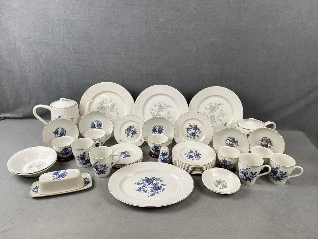 Enooh Wedgewood Dinnerware Set