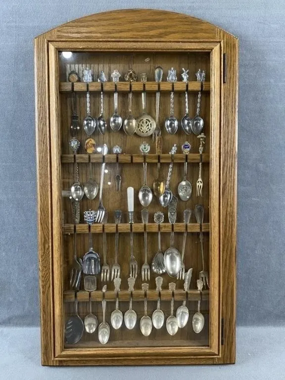 Souvineer Spoon Showcase with Spoons
