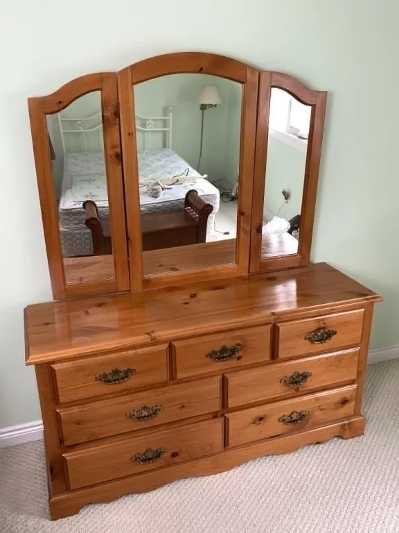 Pine 9 Drawer Dresser w Mirror