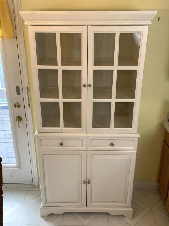 White Modern Kitchen Cabinet