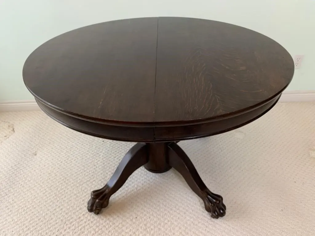 Round Pedestal Table w Carved Claw Feet