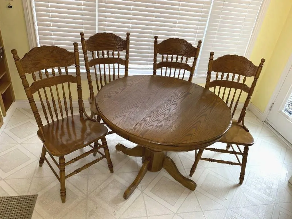 Oak Pedestal Table & 4 Double Pressback Chairs