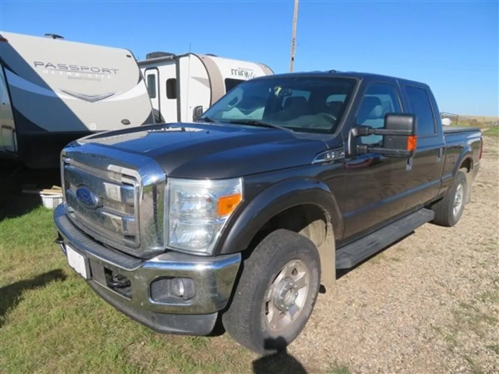 Ford F250 Super Duty XLT 3/4 Ton Crew Cab Truck