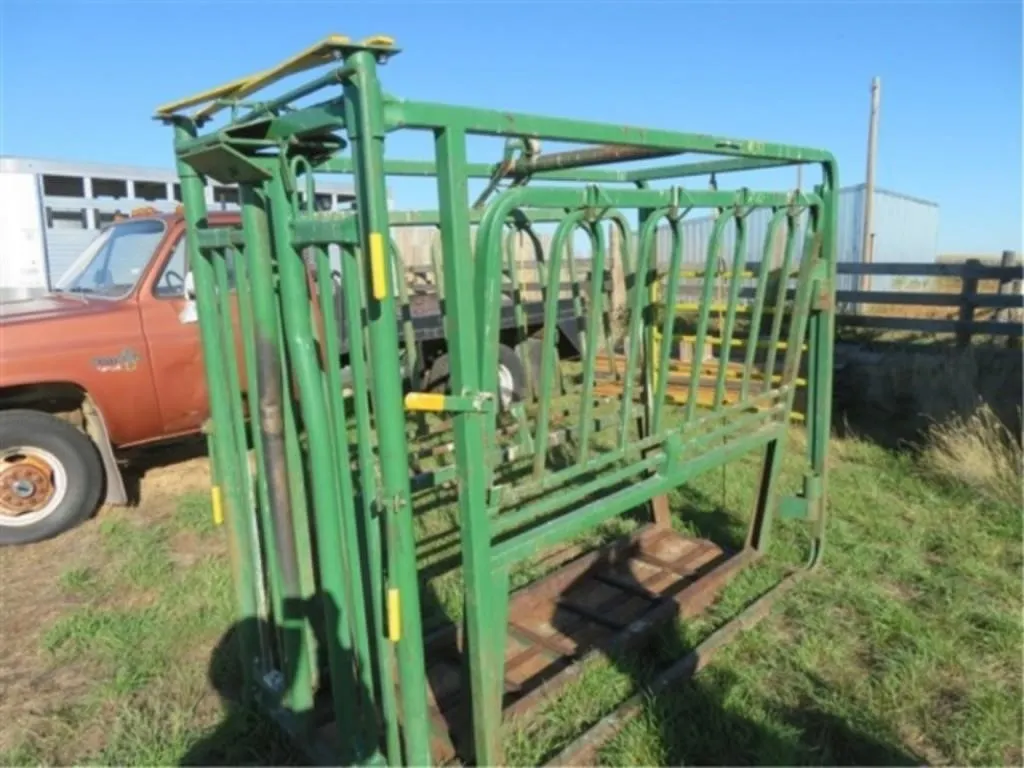 Cattle Squeeze w/auto headgate (Green)