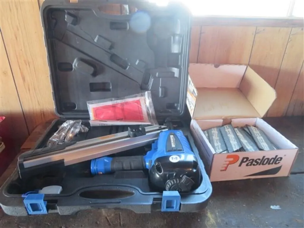 Mastercraft Air Nailer w/nails