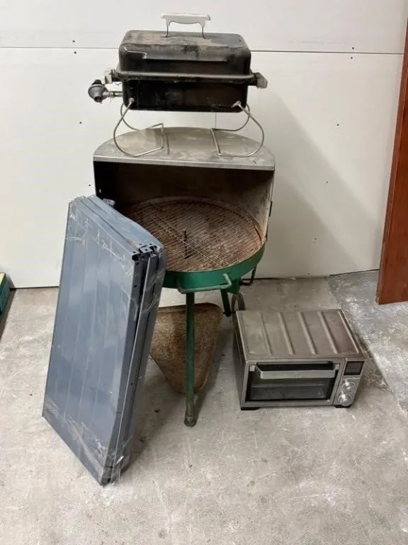 Mixed Weber Grills, Calphalon Oven & Tile Lot