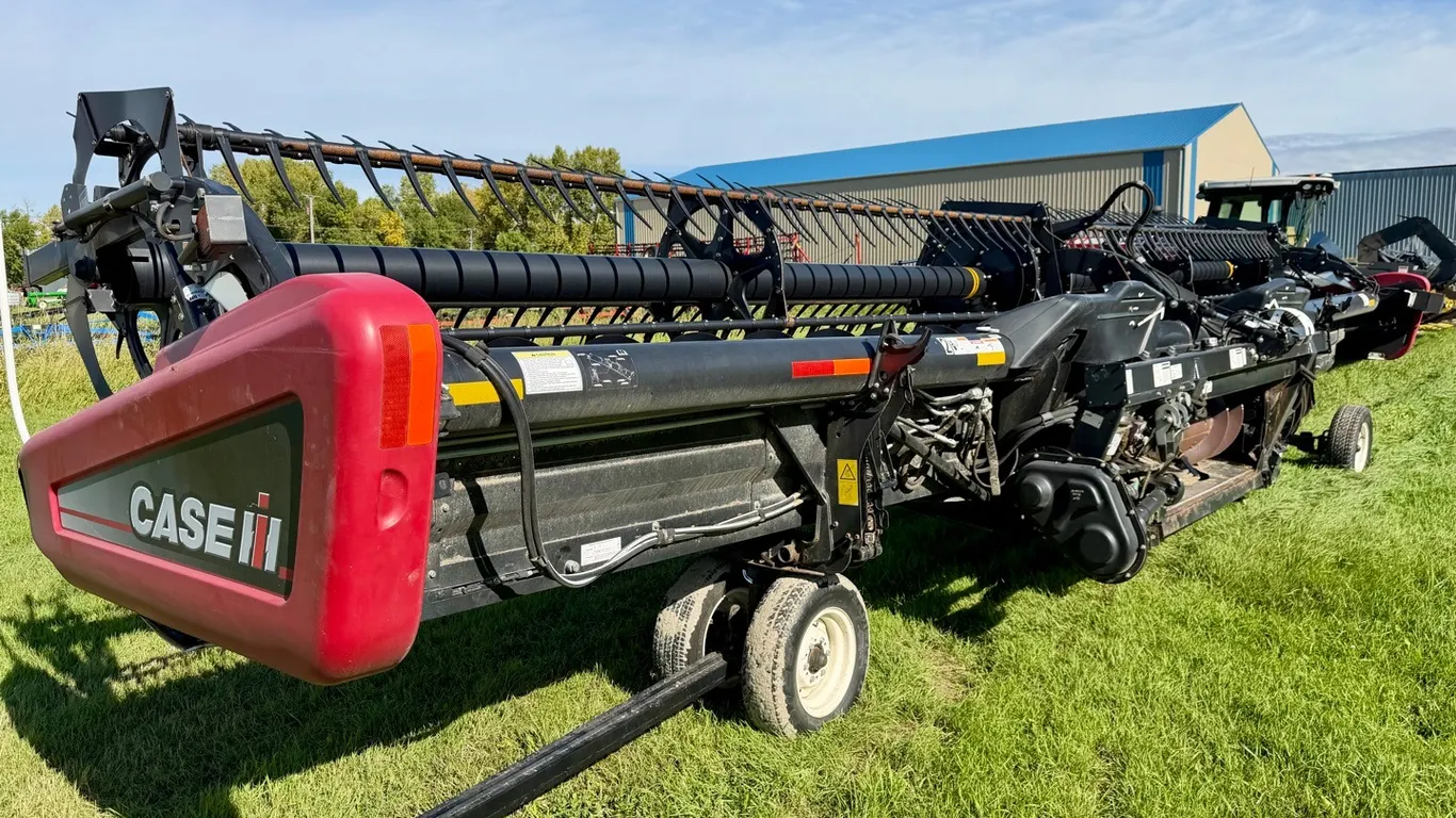 2011 Case IH 2162 35’ flex draper
