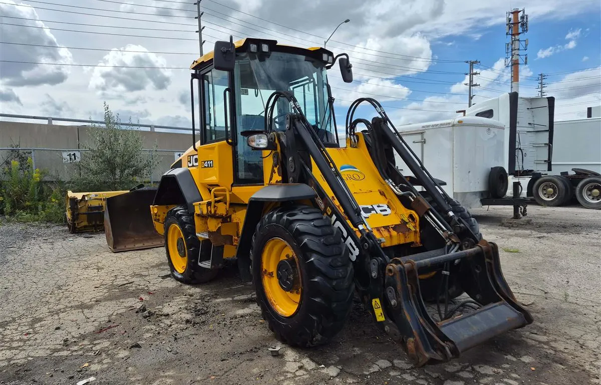 JCB 411 HT T4F Loader w/ Bucket & Snow Plow
UNRESERVED