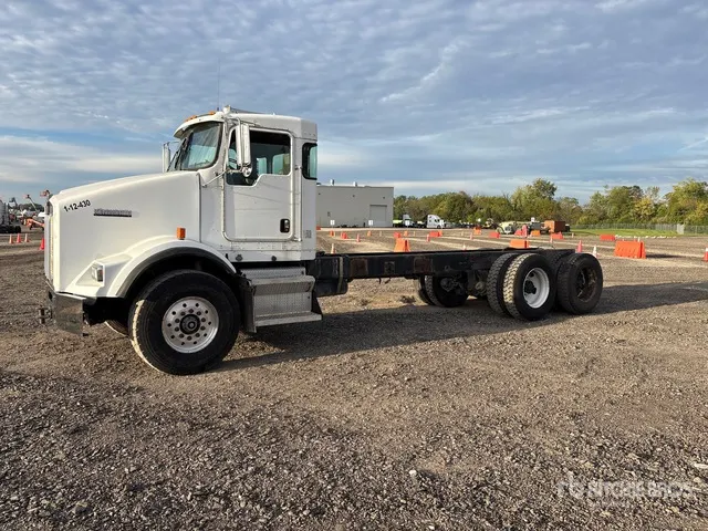 2003 Kenworth T800 6x4 Cab and Chassis