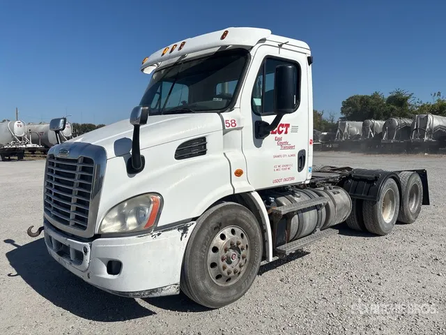 2015 Freightliner Cascadia 113 6x4 T/A Day Cab Truck Tractor