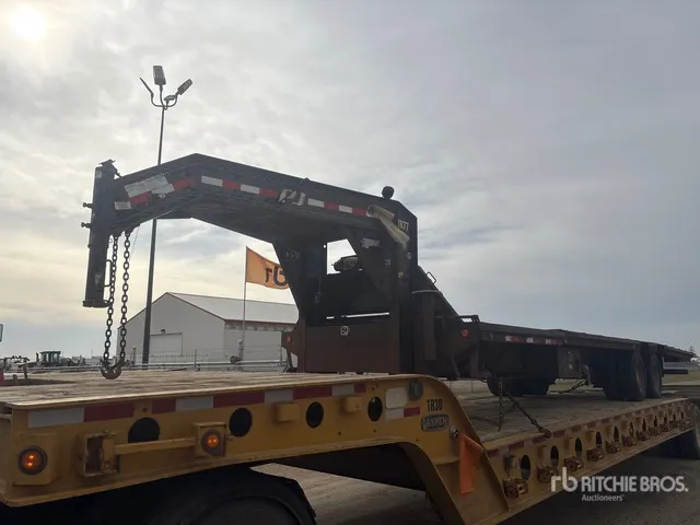 2012 PJ 30 ft T/A Gooseneck Equipment Trailer
