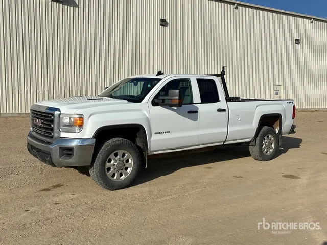 2015 GMC Sierra 2500 4x4 Crew Cab Pickup