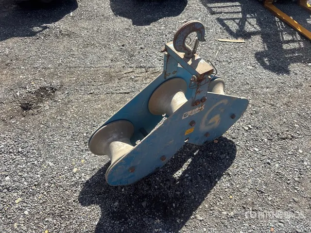 International 10000 lb Lifting Device