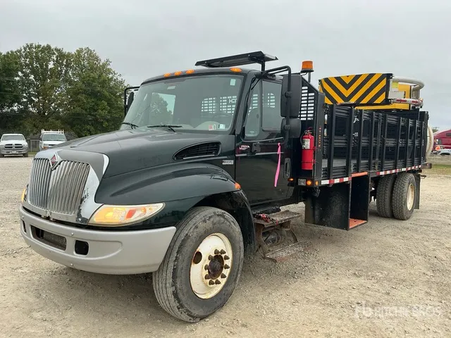 2013 International 4300 4x2 Attenuator Truck