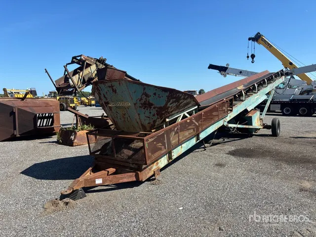 1995 Powerscreen 32 in x 50 ft Portable Conveyor