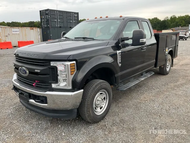 2019 Ford F-250 XL 4x4 Extended Cab Utility Truck