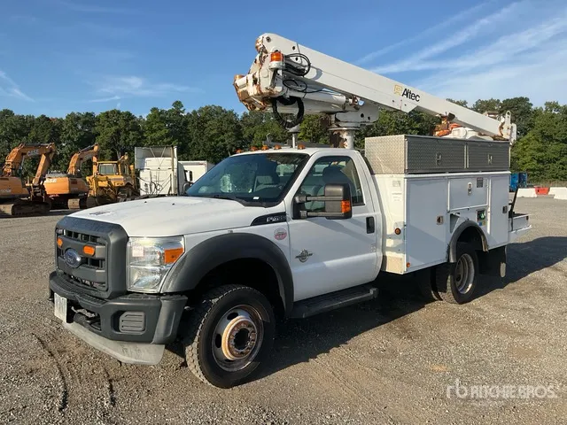 Altec AT235 34.9 ft on 2014 Ford F-450 4x2 w/ Altec AT235 34 ft Bucket Truck (Inoperable)