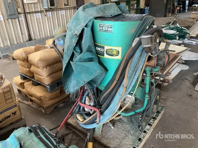 Clemco 2452 600 lbs Sand Blaster