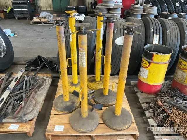 Quantity of (6) Trailer Stabilizing Jacks