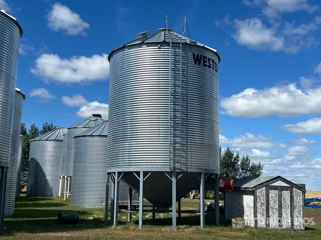 Westor +/- 4000 bu 5 Ring Hopper Grain Bin