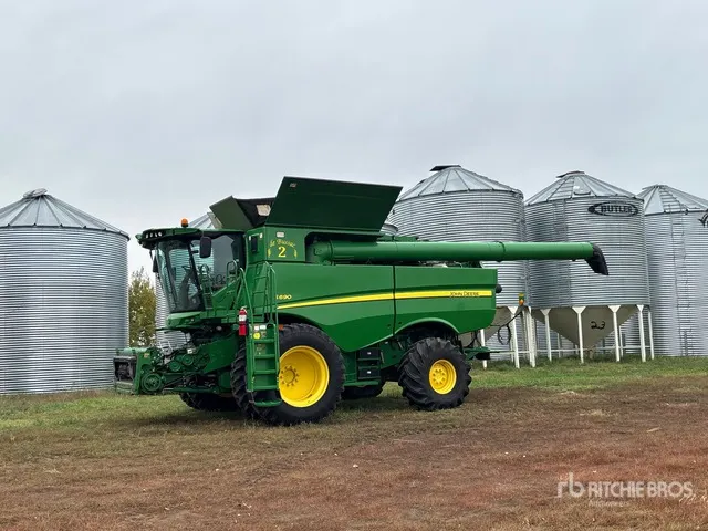 2012 John Deere S690 Combine Harvester